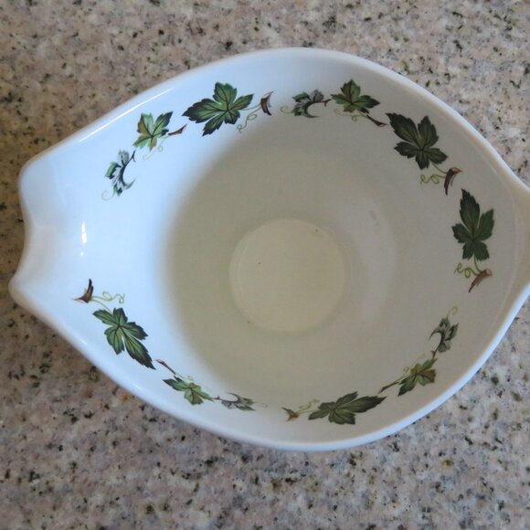 Marlborough Simpsons Potters Ironstone Old English Concord Gravy Boat (DK660) - Picture 6 of 7